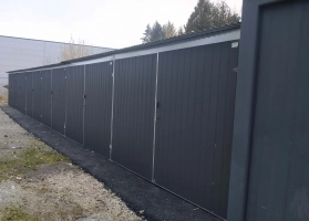 Akrilinės skardos garažų galerija