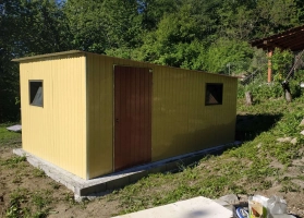 Akrilinės skardos garažų galerija