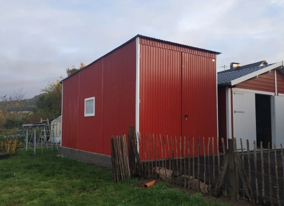 Akrilinės skardos garažų galerija 180